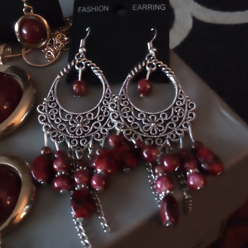 Jewelry - Picture 5 of 5